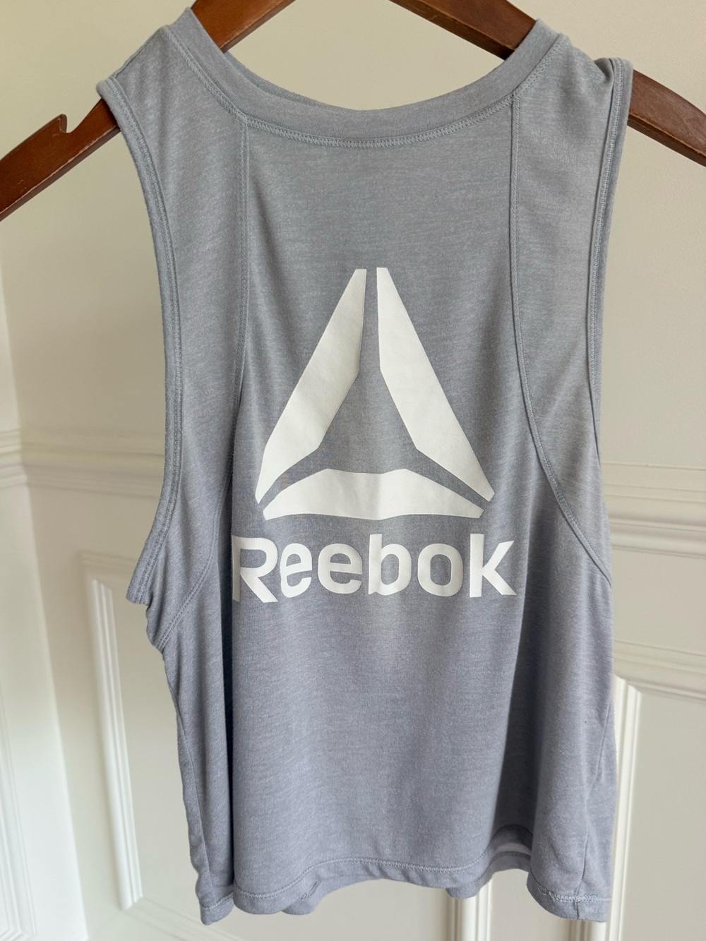 Reebok Women Cropped muscle Tank Top Sport Shirt Racerback Tee Open Slit Size XS